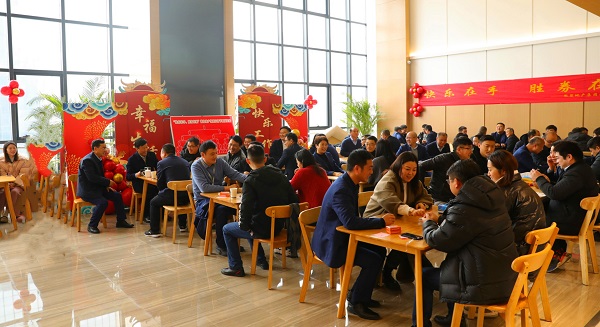 地产集团工会举行元宵节掼蛋角逐